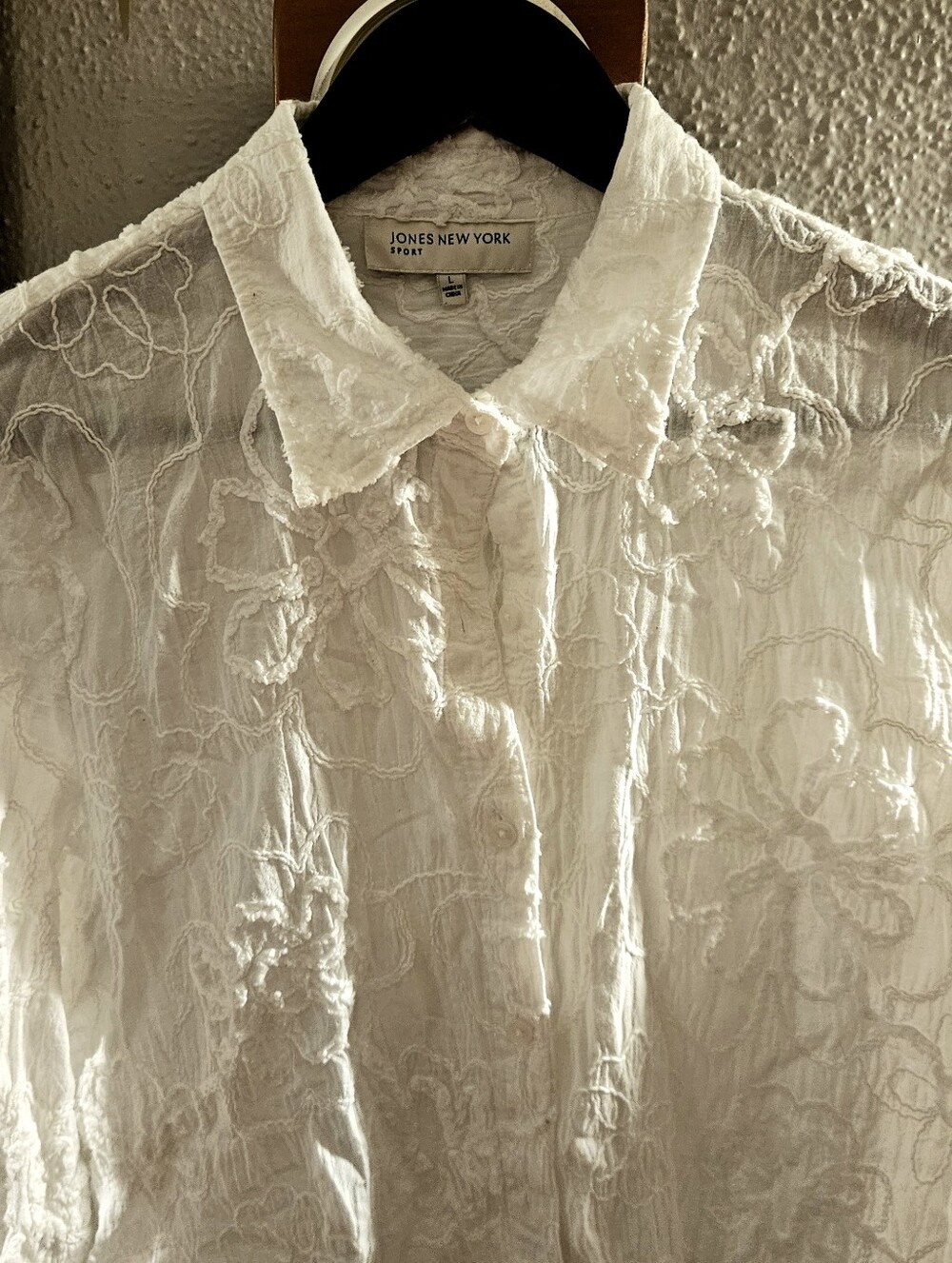 Jones New York white embroidered floral button-up - Picture 2 of 4